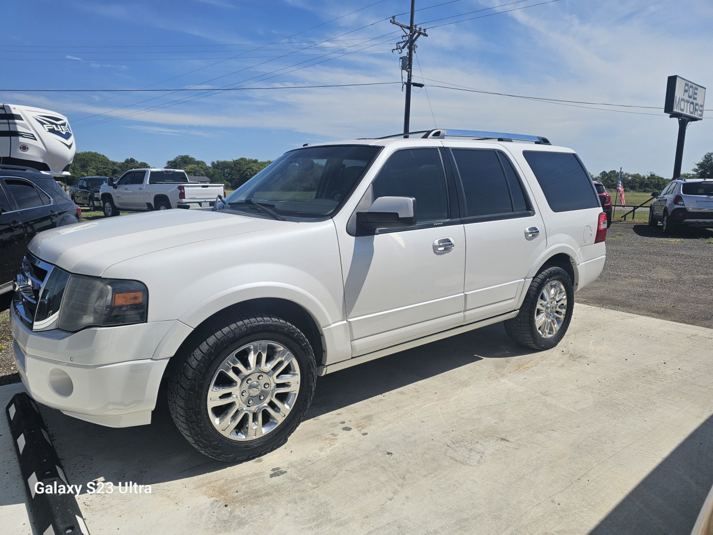 2013 WHITE Ford Expedition Limited 2WD (1FMJU1K54DE) with an 5.4L V8 SOHC 16V FFV engine, 6-Speed Automatic transmission, located at 607 S Seven Points BLVD, Seven Points, TX, 75143, (430) 255-4030, 32.313934, -96.207932- Photo#0