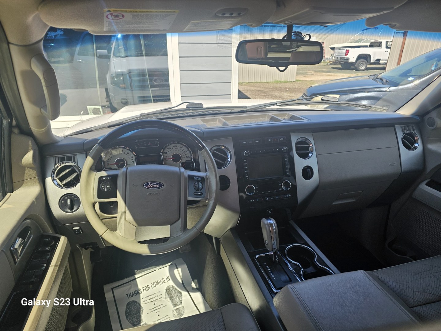 2013 WHITE Ford Expedition Limited 2WD (1FMJU1K54DE) with an 5.4L V8 SOHC 16V FFV engine, 6-Speed Automatic transmission, located at 607 S Seven Points BLVD, Seven Points, TX, 75143, (430) 255-4030, 32.313934, -96.207932- Photo#4
