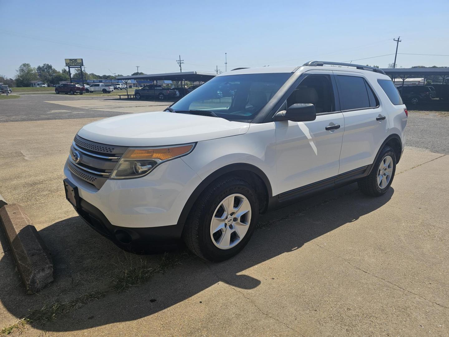 2013 WHITE Ford Explorer Base 4WD (1FM5K8B89DG) with an 3.5L V6 DOHC 24V engine, 6-Speed Automatic transmission, located at 533 S Seven Points BLVD, Seven Points, TX, 75143, (430) 255-4030, 32.313999, -96.209351 - Photo#0