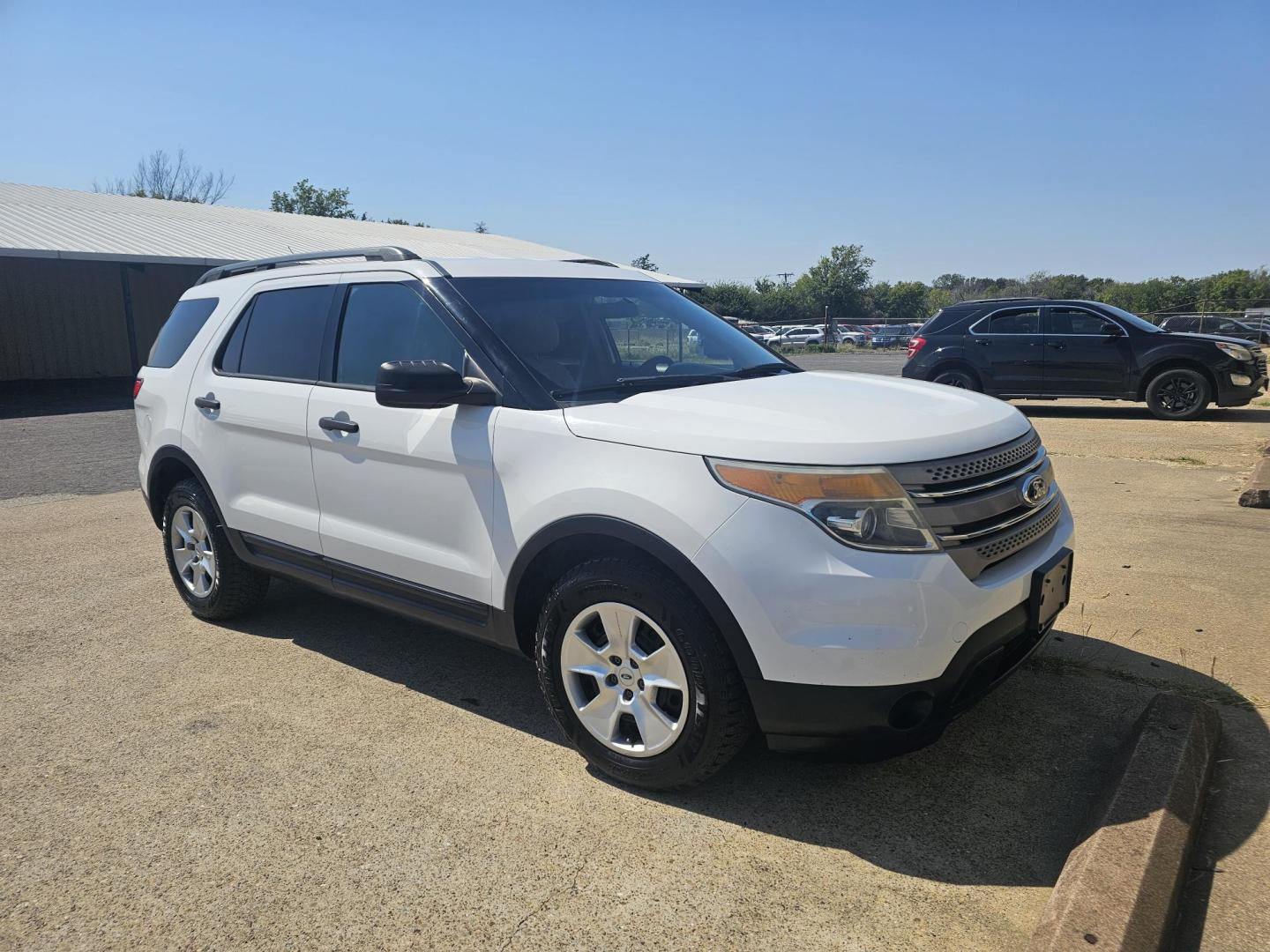 2013 WHITE Ford Explorer Base 4WD (1FM5K8B89DG) with an 3.5L V6 DOHC 24V engine, 6-Speed Automatic transmission, located at 533 S Seven Points BLVD, Seven Points, TX, 75143, (430) 255-4030, 32.313999, -96.209351 - Photo#1