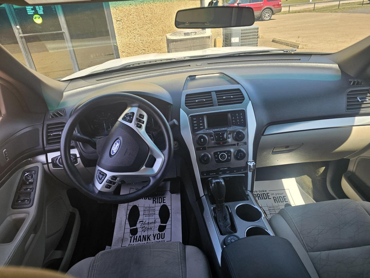 2013 WHITE Ford Explorer Base 4WD (1FM5K8B89DG) with an 3.5L V6 DOHC 24V engine, 6-Speed Automatic transmission, located at 533 S Seven Points BLVD, Seven Points, TX, 75143, (430) 255-4030, 32.313999, -96.209351 - Photo#4