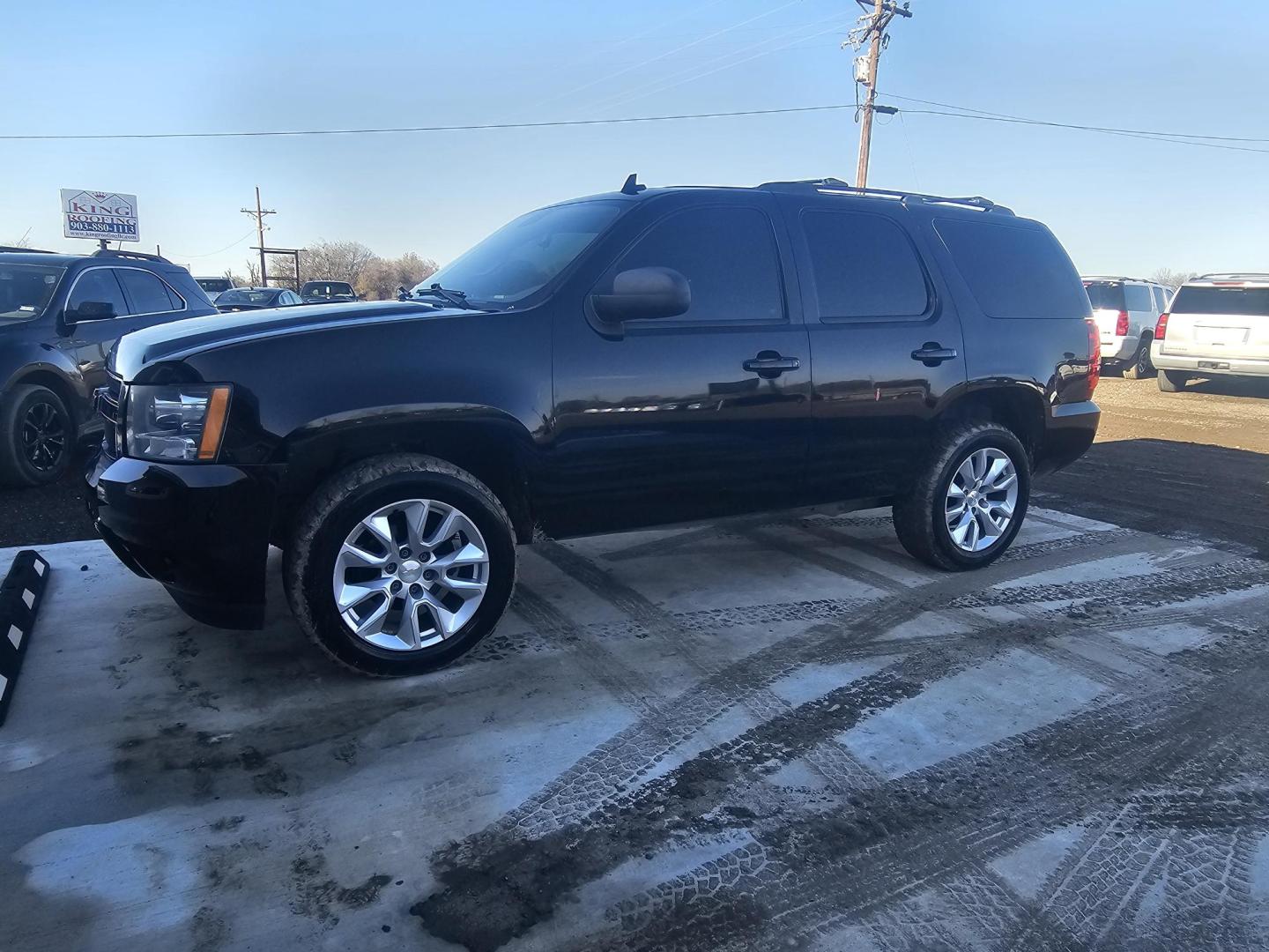 2013 BLACK Chevrolet Tahoe LT 4WD (1GNSKBE01DR) with an 5.3L V8 OHV 16V FFV engine, 6-Speed Automatic transmission, located at 607 S Seven Points BLVD, Seven Points, TX, 75143, (430) 255-4030, 32.313934, -96.207932 - Photo#0