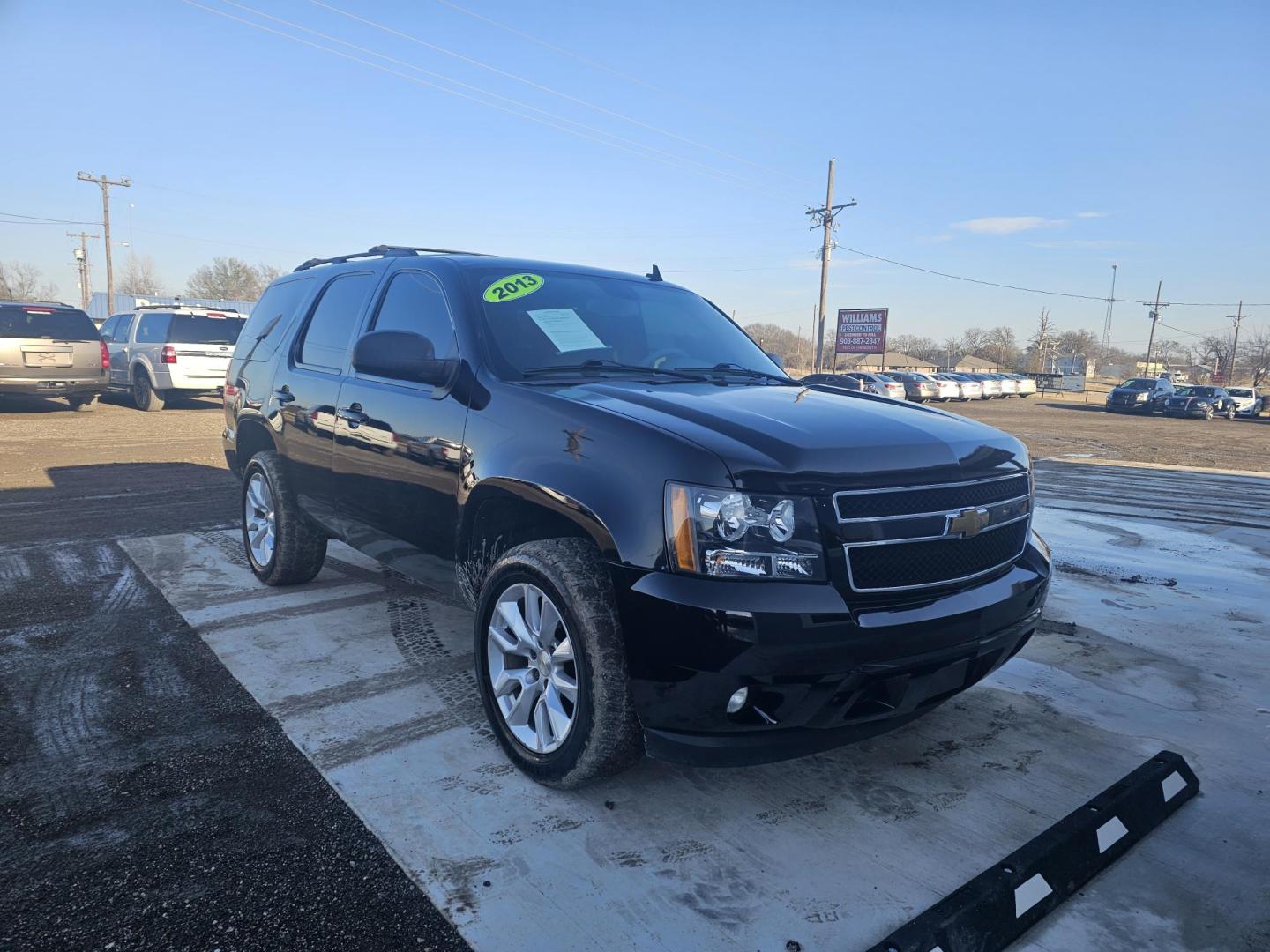 2013 BLACK Chevrolet Tahoe LT 4WD (1GNSKBE01DR) with an 5.3L V8 OHV 16V FFV engine, 6-Speed Automatic transmission, located at 607 S Seven Points BLVD, Seven Points, TX, 75143, (430) 255-4030, 32.313934, -96.207932 - Photo#1