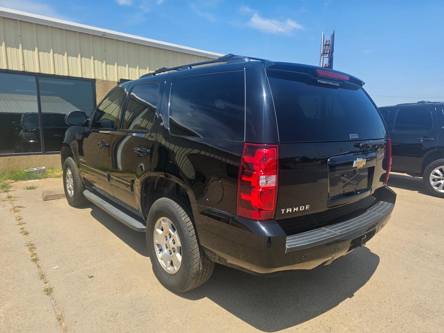 2011 BLACK Chevrolet Tahoe LT 2WD (1GNSCBE09BR) with an 5.3L V8 OHV 16V FFV engine, 6-Speed Automatic transmission, located at 533 S Seven Points BLVD, Seven Points, TX, 75143, (430) 255-4030, 32.313999, -96.209351 - Photo#3