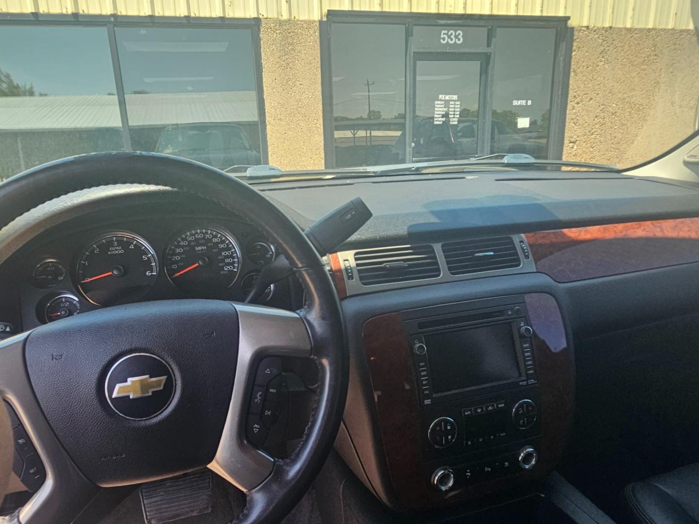 2011 BLACK Chevrolet Tahoe LT 2WD (1GNSCBE09BR) with an 5.3L V8 OHV 16V FFV engine, 6-Speed Automatic transmission, located at 533 S Seven Points BLVD, Seven Points, TX, 75143, (430) 255-4030, 32.313999, -96.209351 - Photo#4