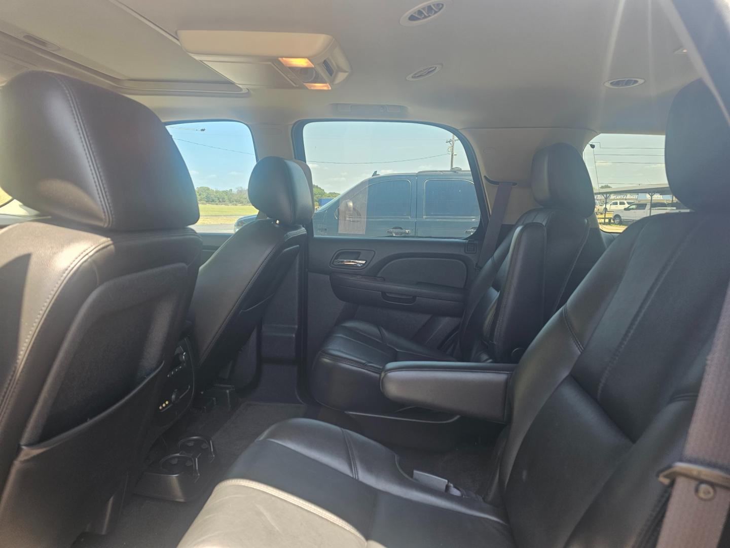 2011 BLACK Chevrolet Tahoe LT 2WD (1GNSCBE09BR) with an 5.3L V8 OHV 16V FFV engine, 6-Speed Automatic transmission, located at 533 S Seven Points BLVD, Seven Points, TX, 75143, (430) 255-4030, 32.313999, -96.209351 - Photo#5