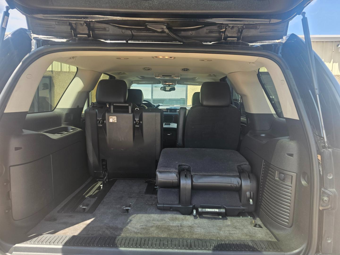 2011 BLACK Chevrolet Tahoe LT 2WD (1GNSCBE09BR) with an 5.3L V8 OHV 16V FFV engine, 6-Speed Automatic transmission, located at 533 S Seven Points BLVD, Seven Points, TX, 75143, (430) 255-4030, 32.313999, -96.209351 - Photo#6