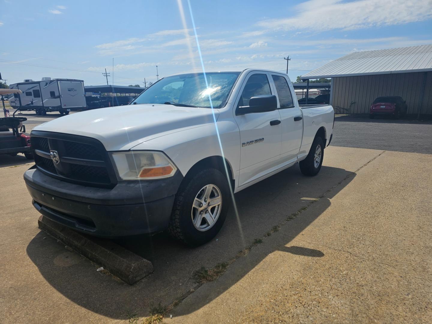 2012 WHITE Dodge Ram 1500 ST Quad Cab 2WD (1C6RD6FP9CS) with an 4.7L V8 SOHC 16V FFV engine, 6-Speed Automatic transmission, located at 533 S Seven Points BLVD, Seven Points, TX, 75143, (430) 255-4030, 32.313999, -96.209351 - Photo#0