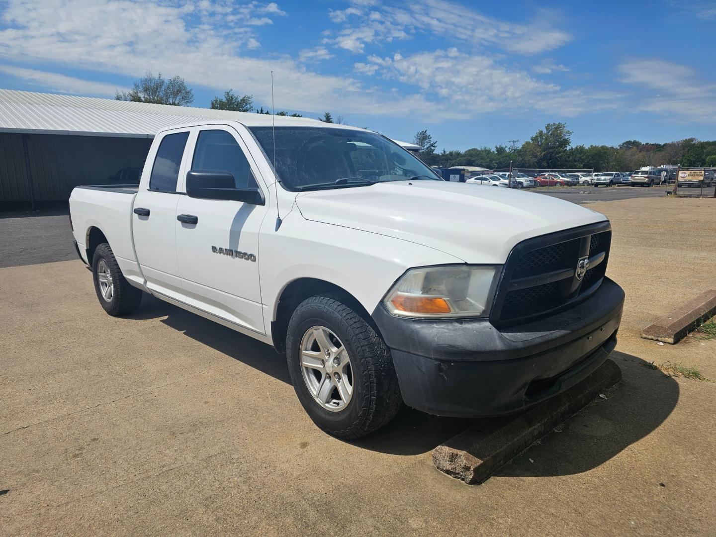 2012 WHITE Dodge Ram 1500 ST Quad Cab 2WD (1C6RD6FP9CS) with an 4.7L V8 SOHC 16V FFV engine, 6-Speed Automatic transmission, located at 533 S Seven Points BLVD, Seven Points, TX, 75143, (430) 255-4030, 32.313999, -96.209351 - Photo#1