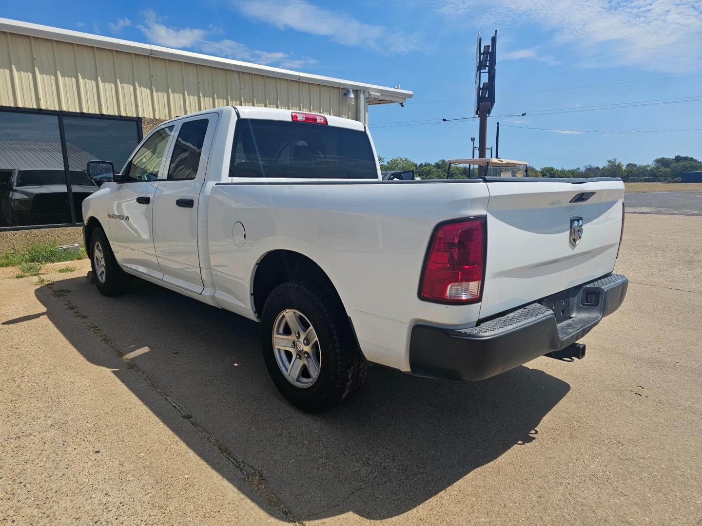 2012 WHITE Dodge Ram 1500 ST Quad Cab 2WD (1C6RD6FP9CS) with an 4.7L V8 SOHC 16V FFV engine, 6-Speed Automatic transmission, located at 533 S Seven Points BLVD, Seven Points, TX, 75143, (430) 255-4030, 32.313999, -96.209351 - Photo#3