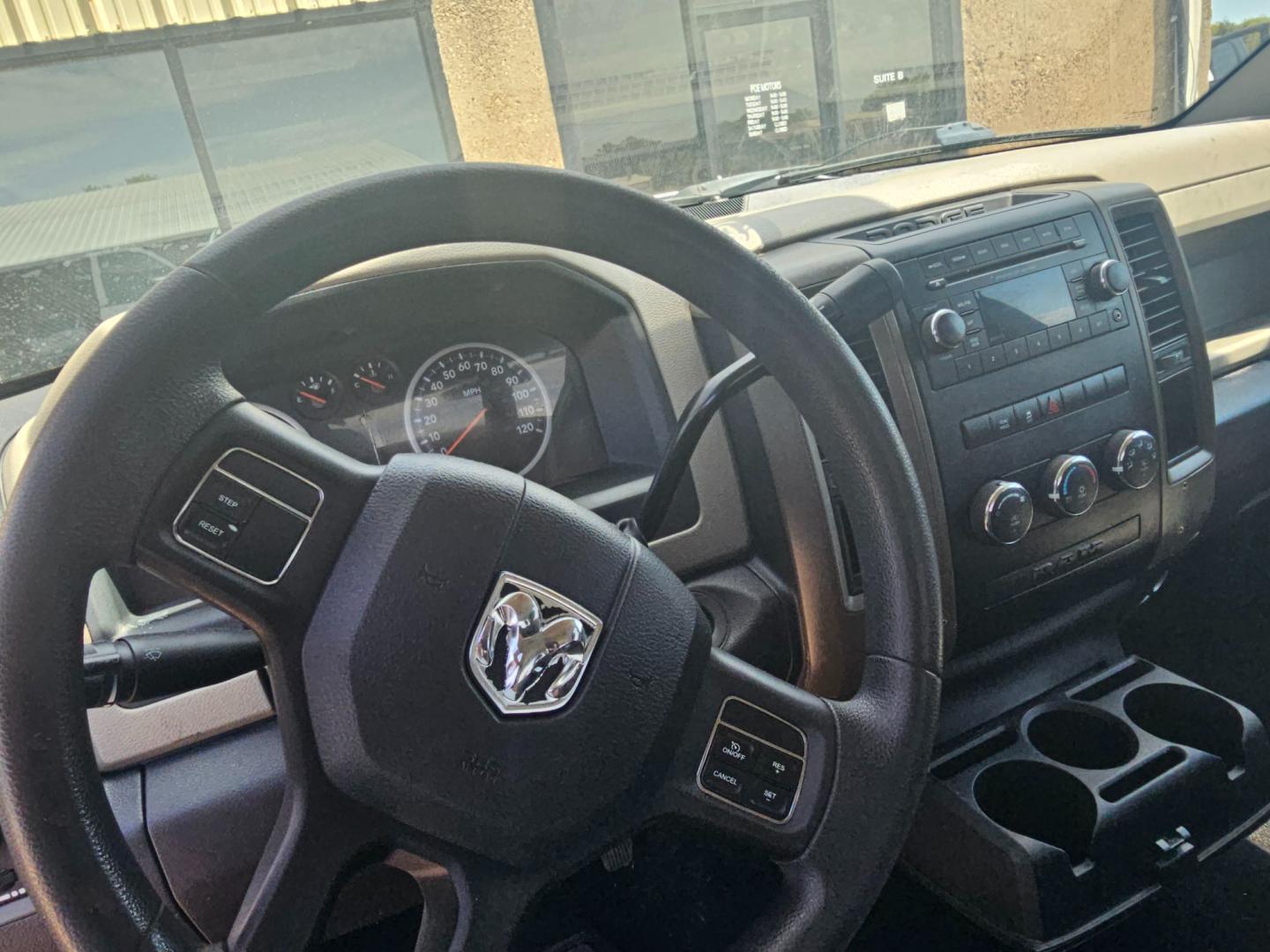 2012 WHITE Dodge Ram 1500 ST Quad Cab 2WD (1C6RD6FP9CS) with an 4.7L V8 SOHC 16V FFV engine, 6-Speed Automatic transmission, located at 533 S Seven Points BLVD, Seven Points, TX, 75143, (430) 255-4030, 32.313999, -96.209351 - Photo#4