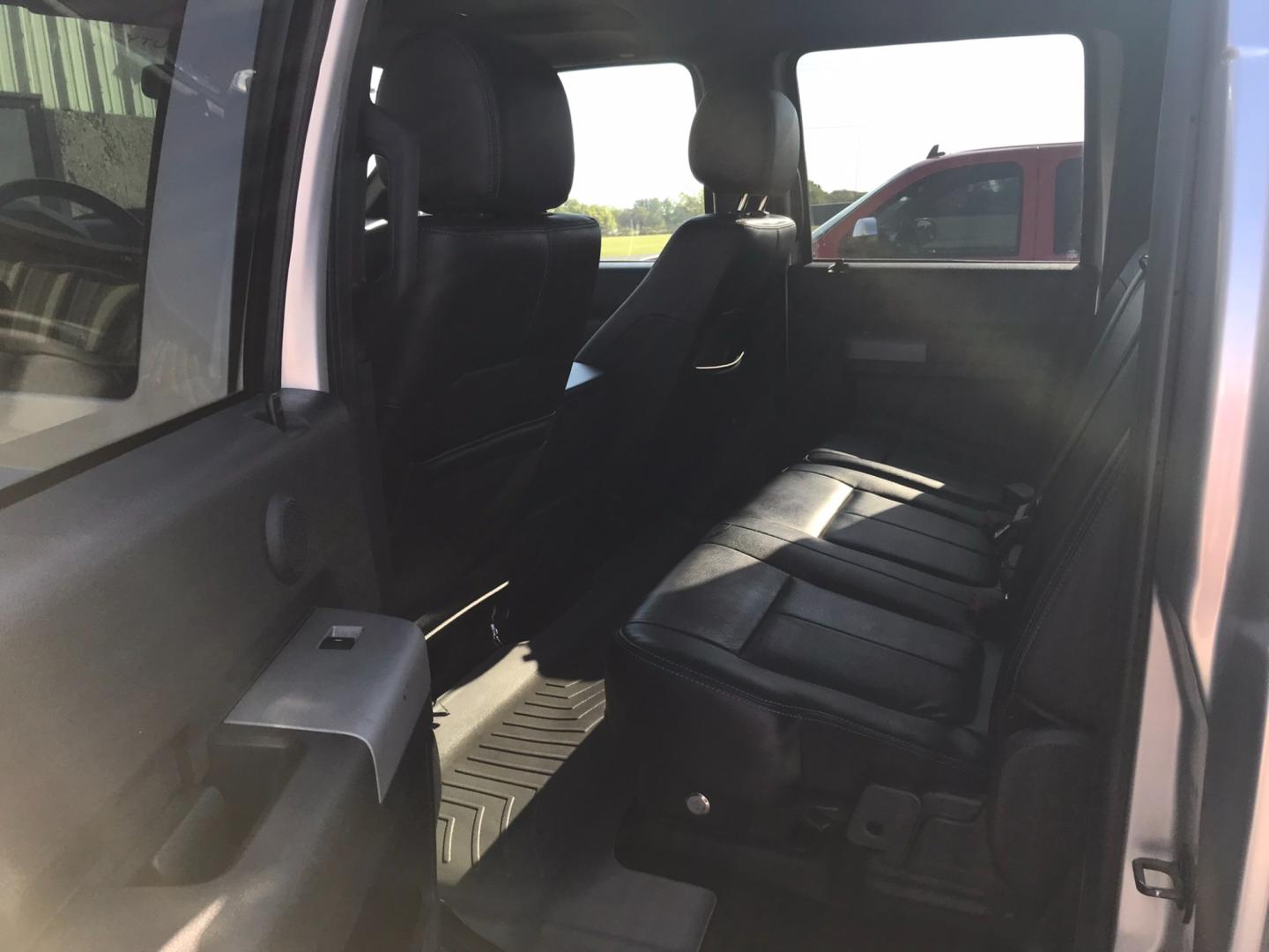 2016 SILVER Ford F-250 SD King Ranch Crew Cab 4WD (1FT7W2BT6GE) with an 6.7L V8 OHV 16V DIESEL engine, 6A transmission, located at 533 S Seven Points BLVD, Seven Points, TX, 75143, (430) 255-4030, 32.313999, -96.209351 - Photo#4