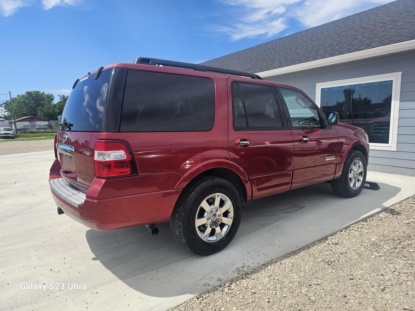 2008 MAROON Ford Expedition XLT 2WD (1FMFU15558L) with an 5.4L V8 SOHC 16V engine, 6-Speed Automatic Overdrive transmission, located at 607 S Seven Points BLVD, Seven Points, TX, 75143, (430) 255-4030, 32.313934, -96.207932 - Photo#2