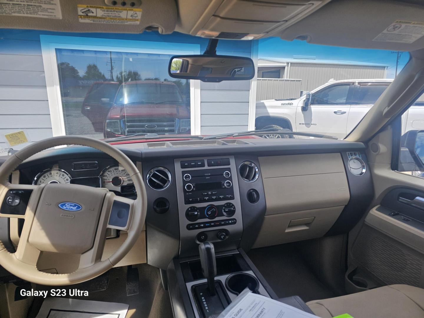 2008 MAROON Ford Expedition XLT 2WD (1FMFU15558L) with an 5.4L V8 SOHC 16V engine, 6-Speed Automatic Overdrive transmission, located at 607 S Seven Points BLVD, Seven Points, TX, 75143, (430) 255-4030, 32.313934, -96.207932 - Photo#4