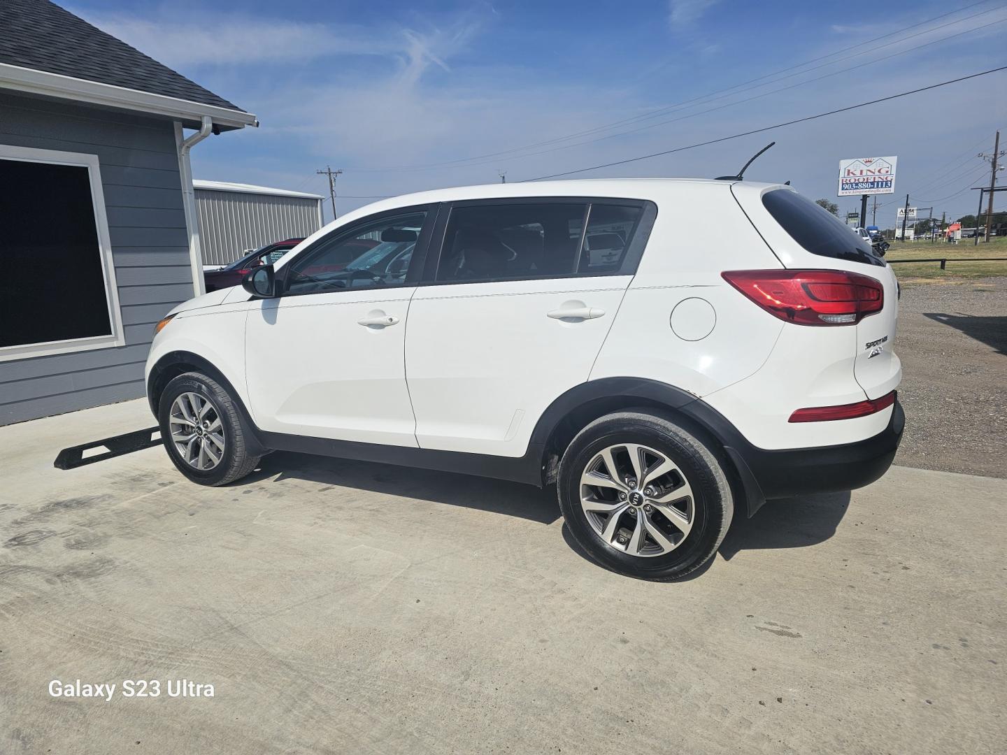 2014 WHITE Kia Sportage LX FWD (KNDPB3AC1E7) with an 2.4L V6 DOHC 24V engine, 6-Speed Automatic transmission, located at 607 S Seven Points BLVD, Seven Points, TX, 75143, (430) 255-4030, 32.313934, -96.207932- Photo#3