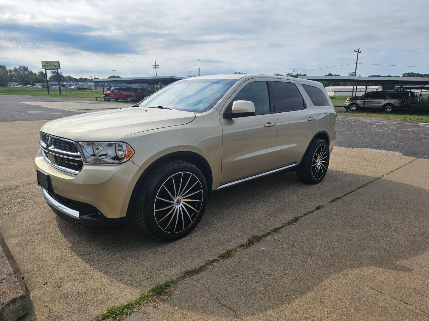 2011 GOLD Dodge Durango Express 2WD (1D4RD2GG1BC) with an 3.6L V6 DOHC 24V engine, located at 533 S Seven Points BLVD, Seven Points, TX, 75143, (430) 255-4030, 32.313999, -96.209351 - Photo#0