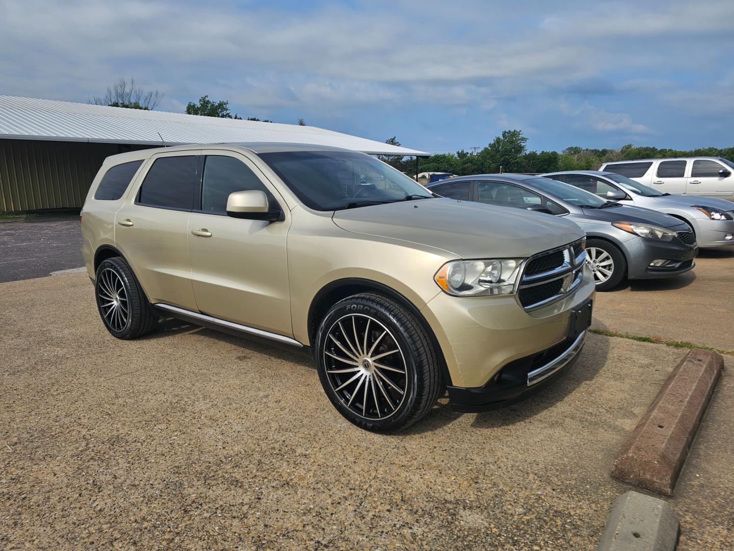 2011 GOLD Dodge Durango Express 2WD (1D4RD2GG1BC) with an 3.6L V6 DOHC 24V engine, located at 533 S Seven Points BLVD, Seven Points, TX, 75143, (430) 255-4030, 32.313999, -96.209351 - Photo#1