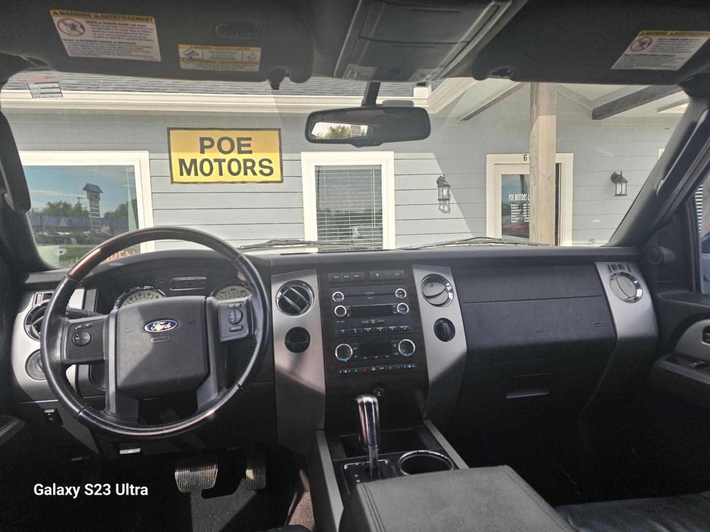 2010 BLACK Ford Expedition Limited 2WD (1FMJU1K57AE) with an 5.4L V8 SOHC 16V engine, 6-Speed Automatic transmission, located at 607 S Seven Points BLVD, Seven Points, TX, 75143, (430) 255-4030, 32.313934, -96.207932 - Photo#4