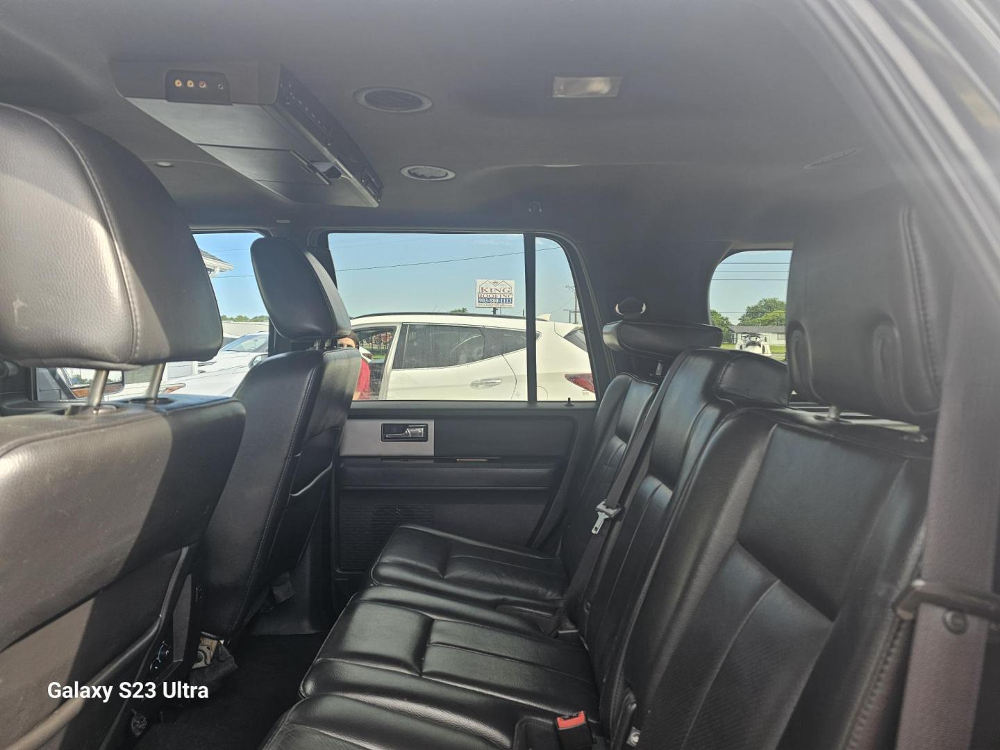 2010 BLACK Ford Expedition Limited 2WD (1FMJU1K57AE) with an 5.4L V8 SOHC 16V engine, 6-Speed Automatic transmission, located at 607 S Seven Points BLVD, Seven Points, TX, 75143, (430) 255-4030, 32.313934, -96.207932 - Photo#5