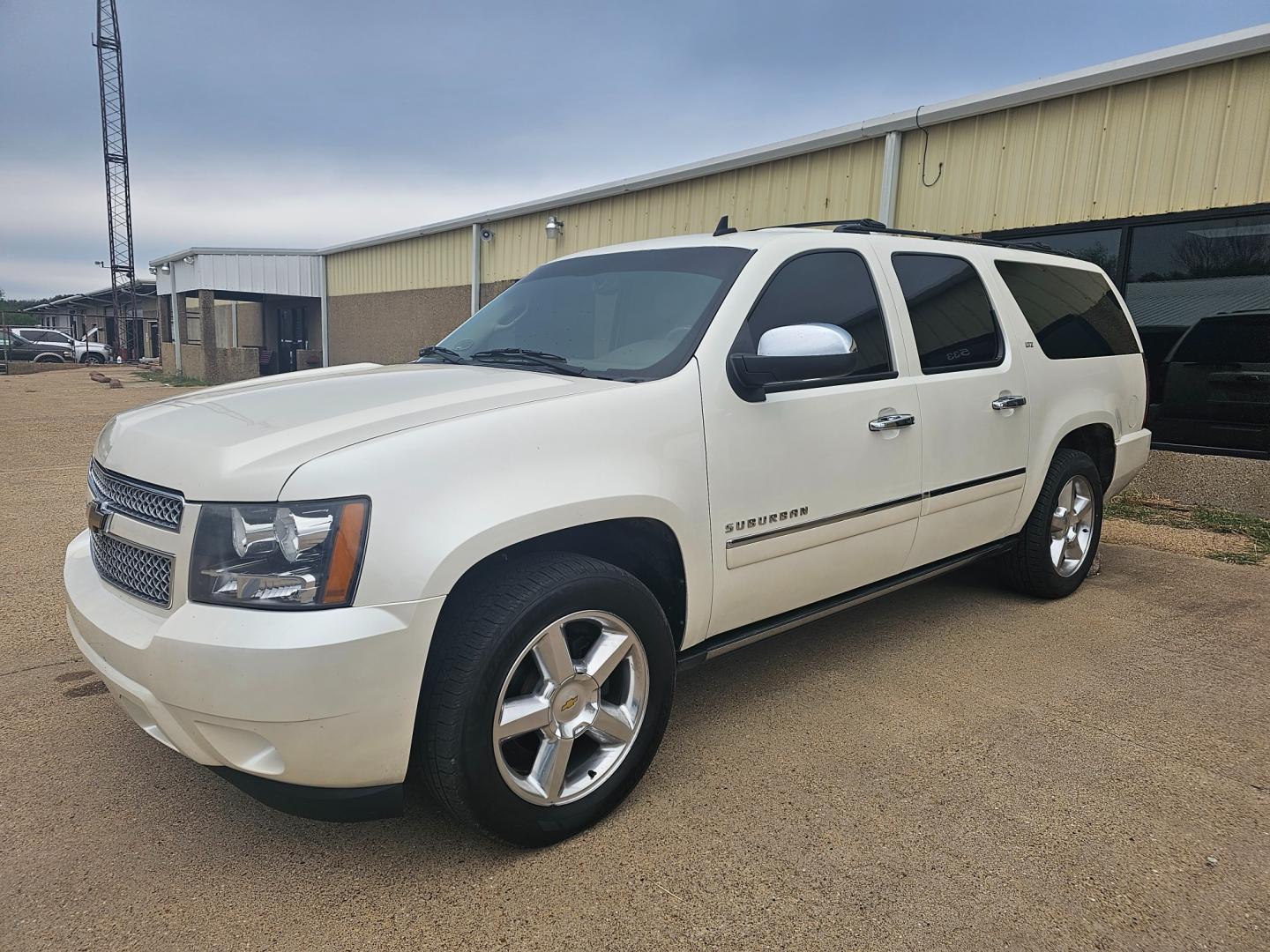 2011 WHITE Chevrolet Suburban LTZ 1500 2WD (1GNSCKE03BR) with an 5.3L V8 OHV 16V FFV engine, 4-Speed Automatic transmission, located at 533 S Seven Points BLVD, Seven Points, TX, 75143, (430) 255-4030, 32.313999, -96.209351 - Photo#0