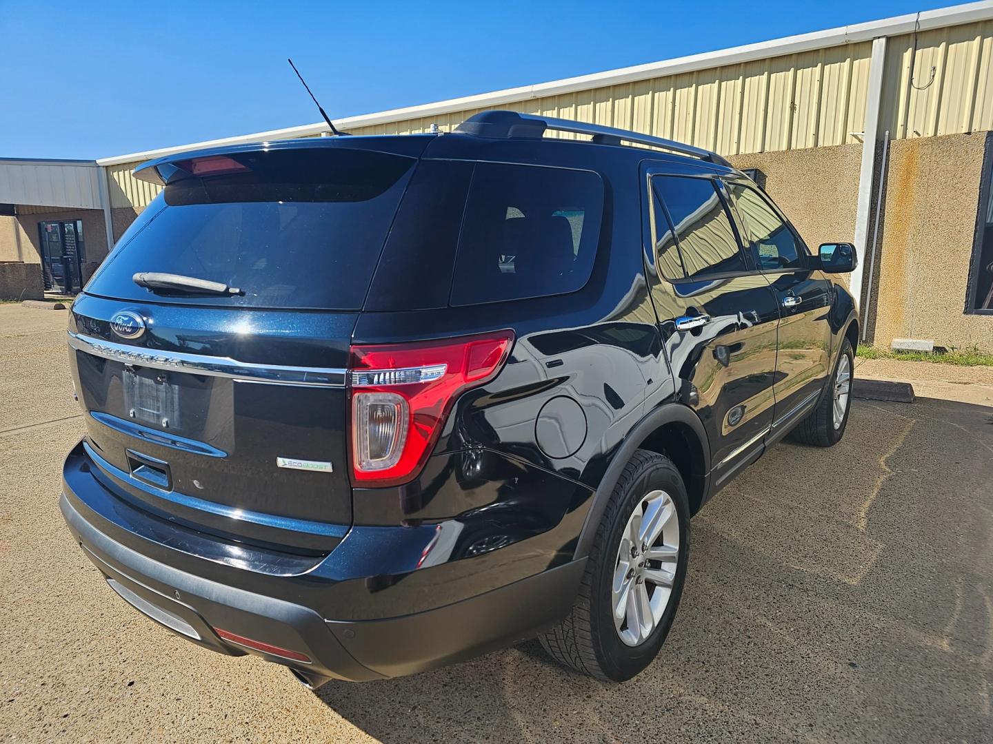 2014 DARK GREEN Ford Explorer XLT FWD (1FM5K7D95EG) with an 2.0L L4 DOHC 16V TURBO engine, 6-Speed Automatic transmission, located at 533 S Seven Points BLVD, Seven Points, TX, 75143, (430) 255-4030, 32.313999, -96.209351 - Photo#2