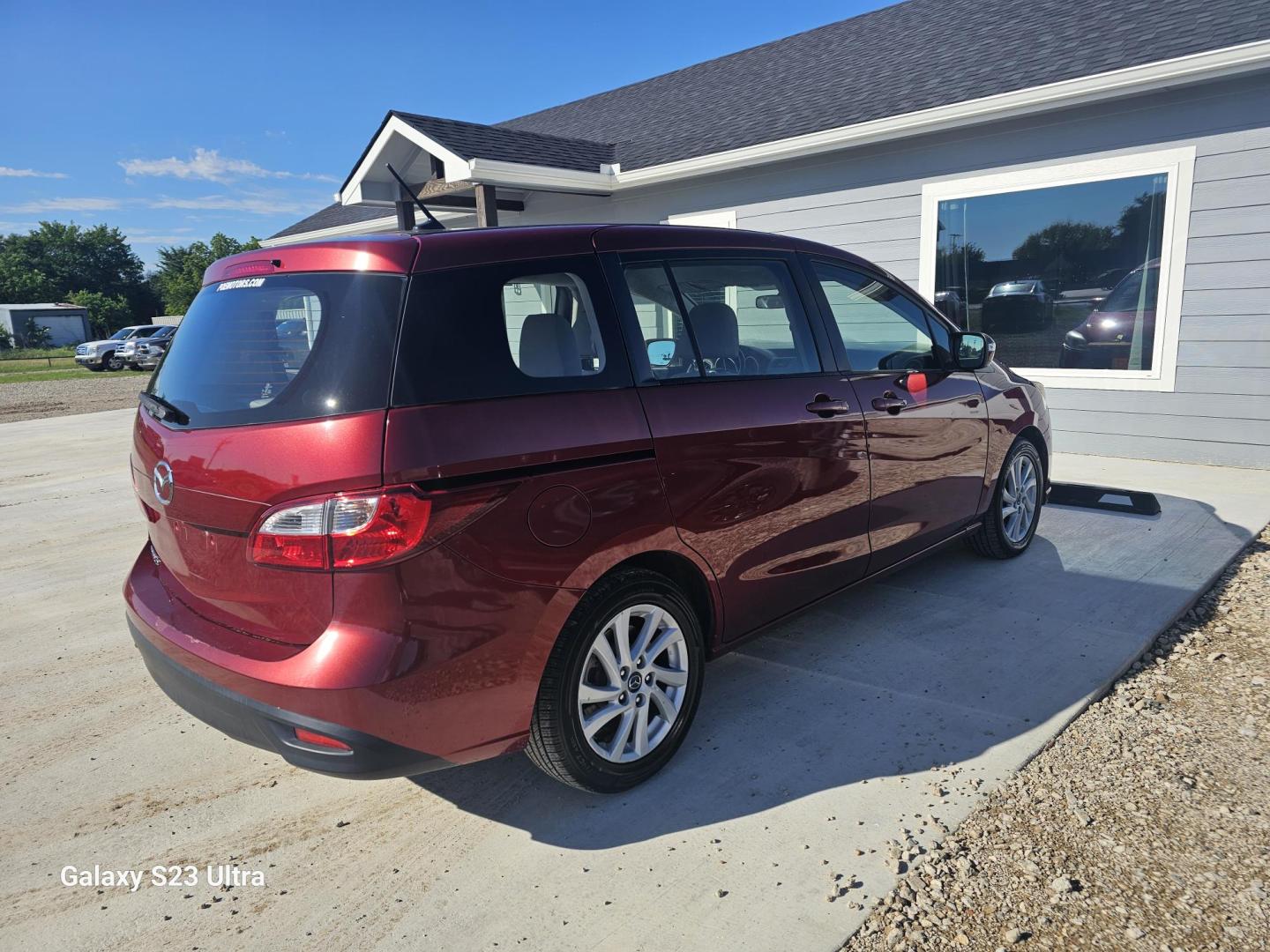 2015 MAROON Mazda MAZDA5 Sport (JM1CW2BL5F0) with an 2.5L L4 DOHC 16V engine, 5-Speed Automatic transmission, located at 607 S Seven Points BLVD, Seven Points, TX, 75143, (430) 255-4030, 32.313934, -96.207932 - Photo#2