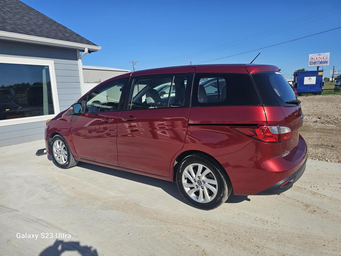 2015 MAROON Mazda MAZDA5 Sport (JM1CW2BL5F0) with an 2.5L L4 DOHC 16V engine, 5-Speed Automatic transmission, located at 607 S Seven Points BLVD, Seven Points, TX, 75143, (430) 255-4030, 32.313934, -96.207932 - Photo#3