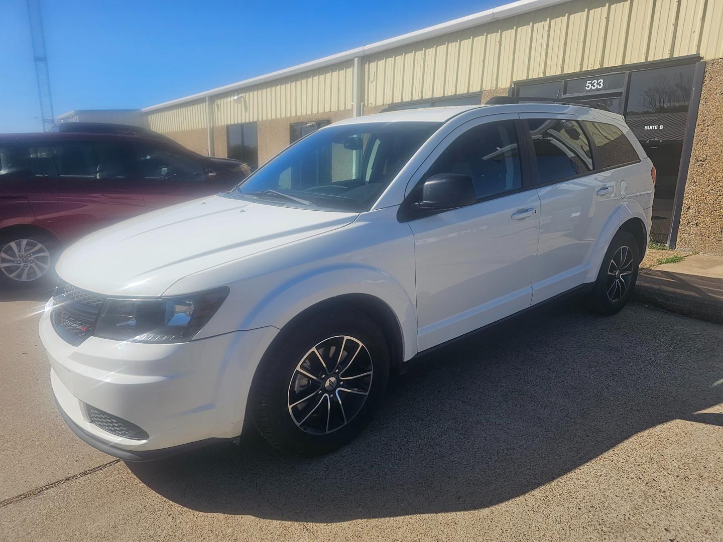 2018 WHITE Dodge Journey SE (3C4PDCAB1JT) with an 2.4L L4 DOHC 16V engine, 4A transmission, located at 533 S Seven Points BLVD, Seven Points, TX, 75143, (430) 255-4030, 32.313999, -96.209351 - Photo#0