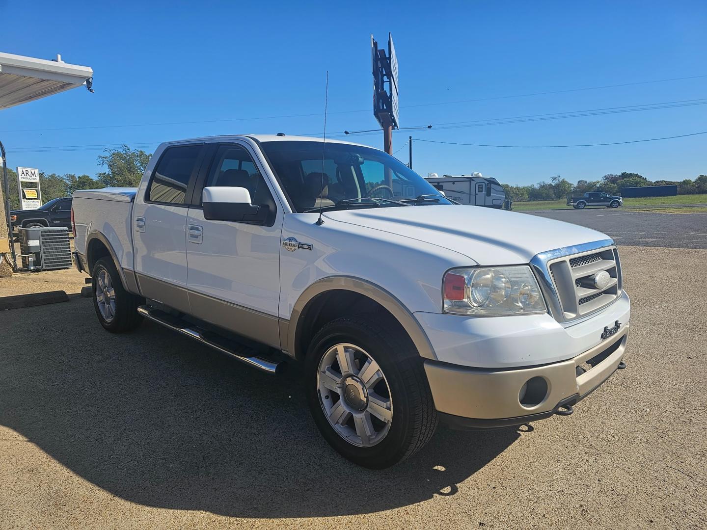 2007 WHITE Ford F-150 FX4 SuperCrew (1FTPW14V17K) with an 5.4L V8 SOHC 24V FFV engine, 4-Speed Automatic Overdrive transmission, located at 533 S Seven Points BLVD, Seven Points, TX, 75143, (430) 255-4030, 32.313999, -96.209351 - Photo#1