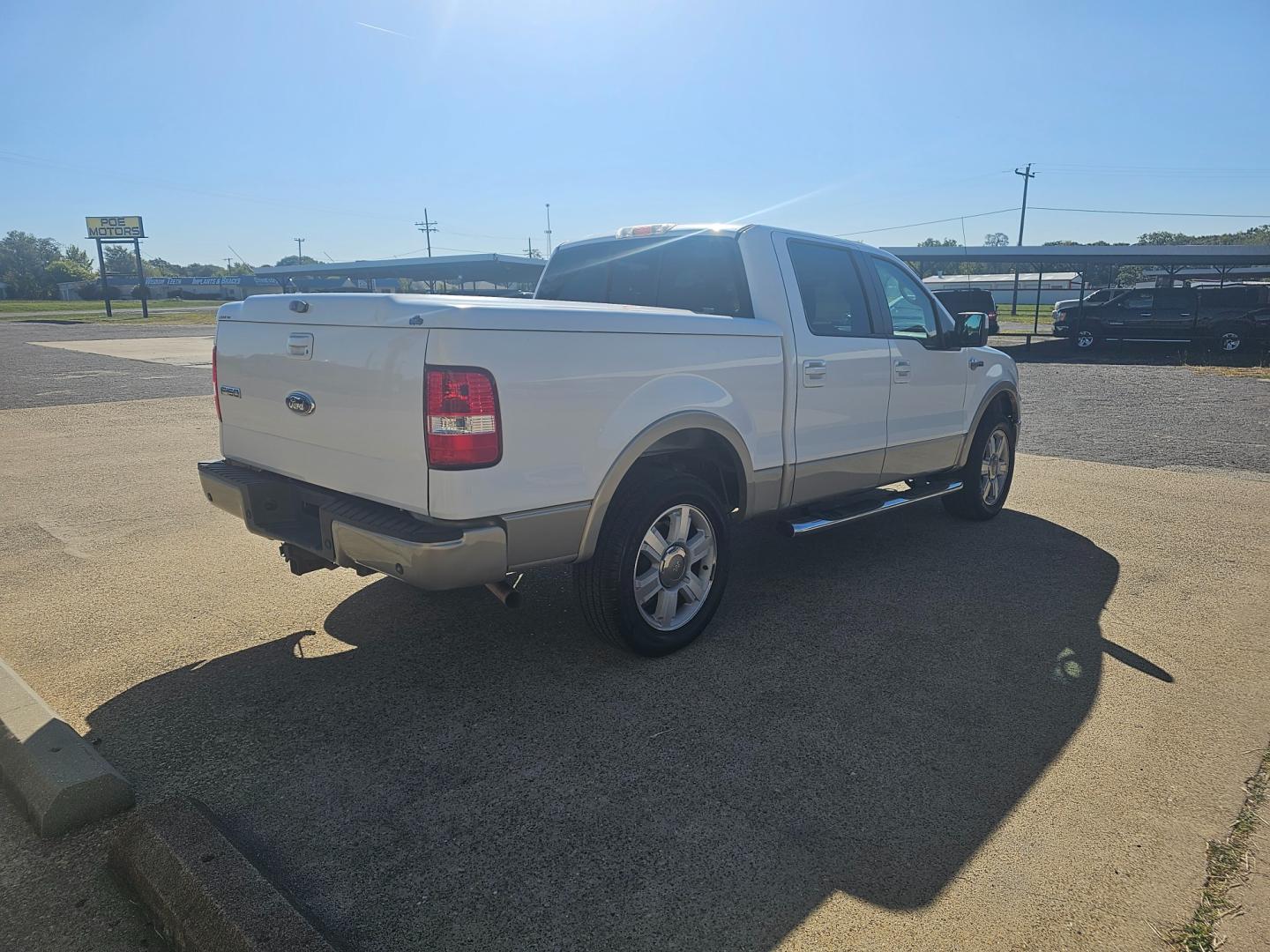 2007 WHITE Ford F-150 FX4 SuperCrew (1FTPW14V17K) with an 5.4L V8 SOHC 24V FFV engine, 4-Speed Automatic Overdrive transmission, located at 533 S Seven Points BLVD, Seven Points, TX, 75143, (430) 255-4030, 32.313999, -96.209351 - Photo#2