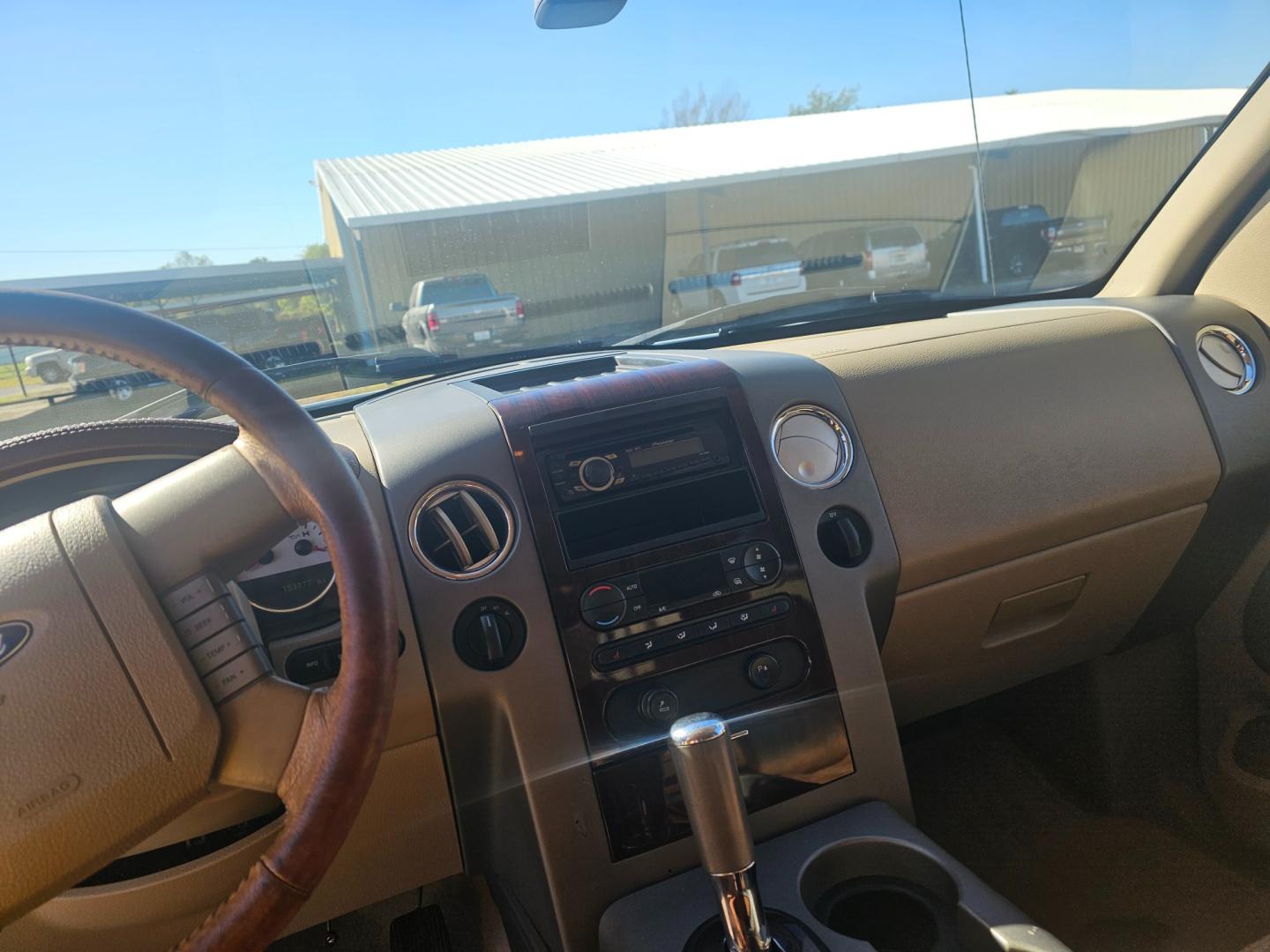 2007 WHITE Ford F-150 FX4 SuperCrew (1FTPW14V17K) with an 5.4L V8 SOHC 24V FFV engine, 4-Speed Automatic Overdrive transmission, located at 533 S Seven Points BLVD, Seven Points, TX, 75143, (430) 255-4030, 32.313999, -96.209351 - Photo#4