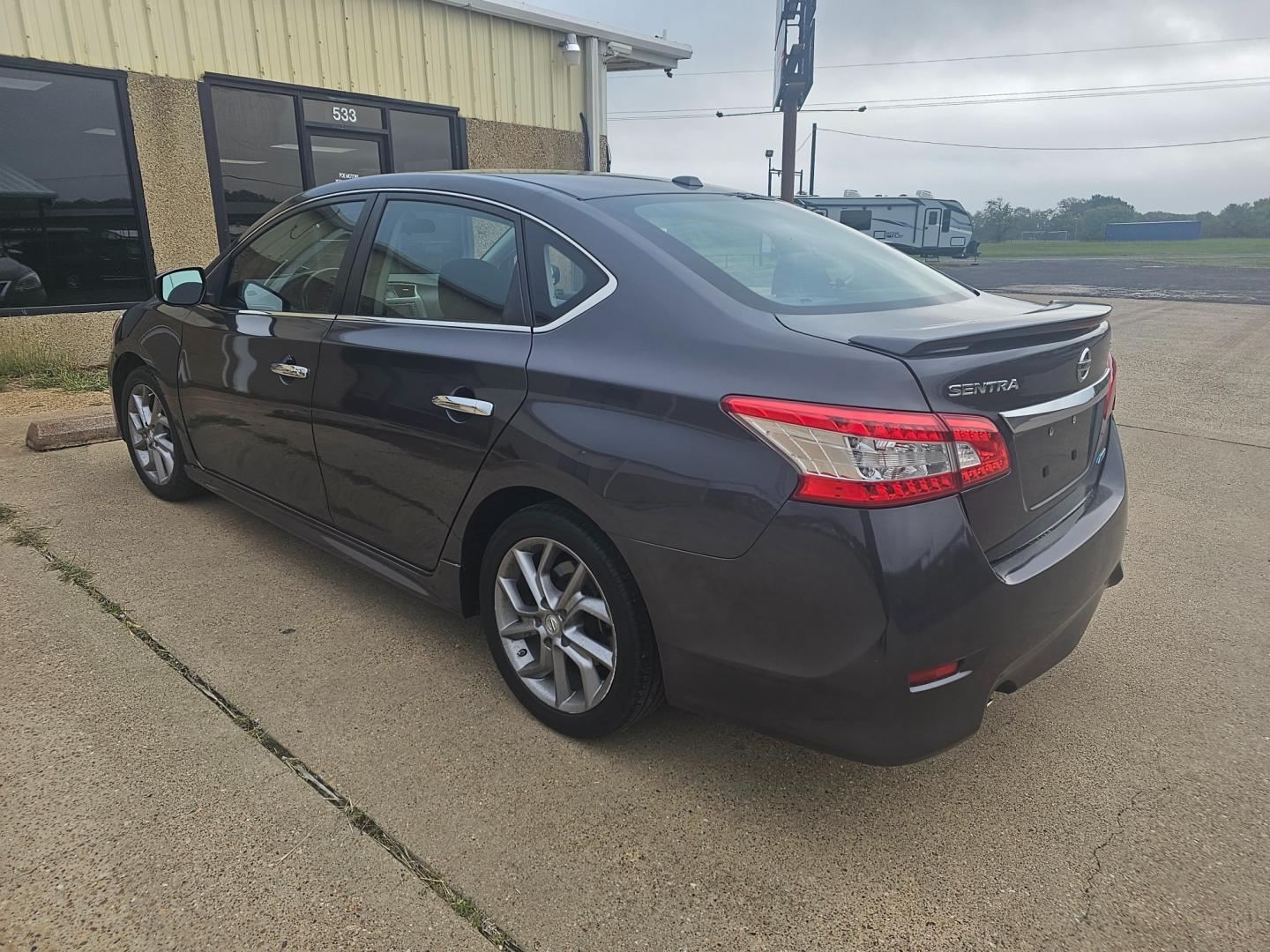 2013 GRAY Nissan Sentra S 6MT (3N1AB7AP6DL) with an 2.0L L4 DOHC 16V engine, 6-Speed Manual transmission, located at 533 S Seven Points BLVD, Seven Points, TX, 75143, (430) 255-4030, 32.313999, -96.209351 - Photo#2