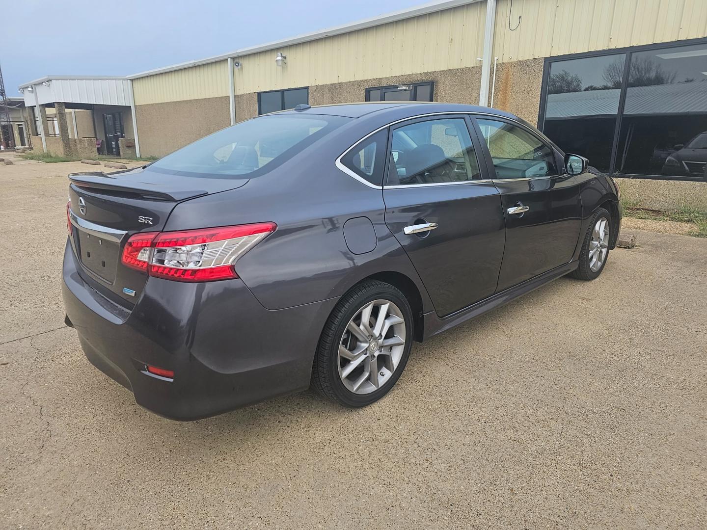 2013 GRAY Nissan Sentra S 6MT (3N1AB7AP6DL) with an 2.0L L4 DOHC 16V engine, 6-Speed Manual transmission, located at 533 S Seven Points BLVD, Seven Points, TX, 75143, (430) 255-4030, 32.313999, -96.209351 - Photo#3