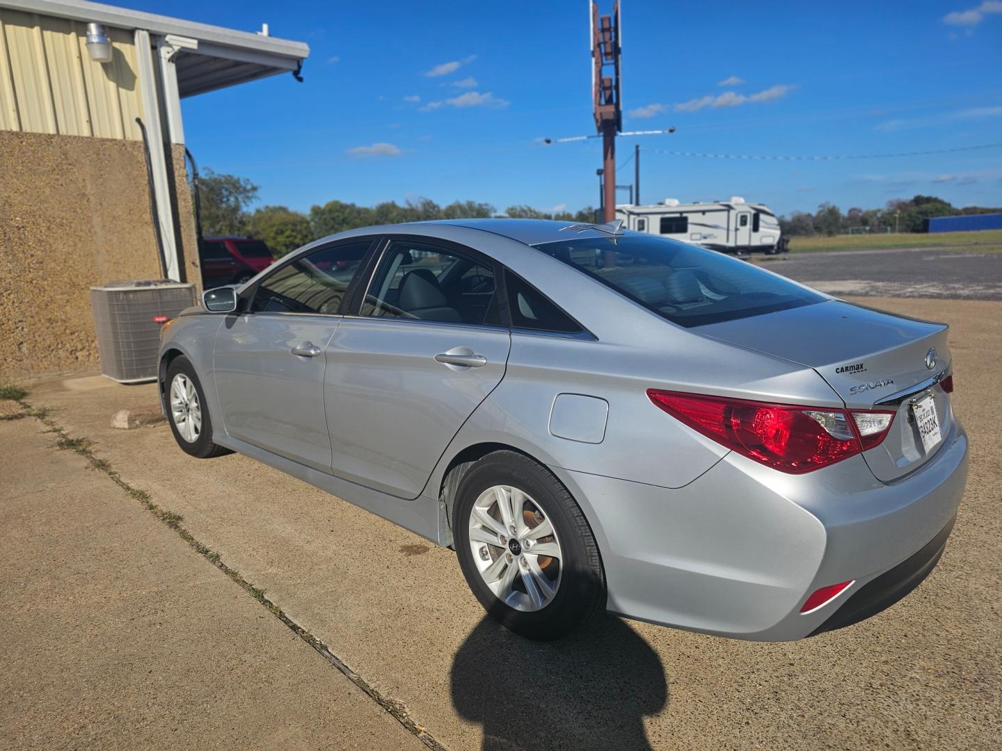 2014 SILVER Hyundai Sonata GLS (5NPEB4AC4EH) with an 2.4L L4 DOHC 16V engine, 6-Speed Automatic transmission, located at 533 S Seven Points BLVD, Seven Points, TX, 75143, (430) 255-4030, 32.313999, -96.209351 - Photo#2