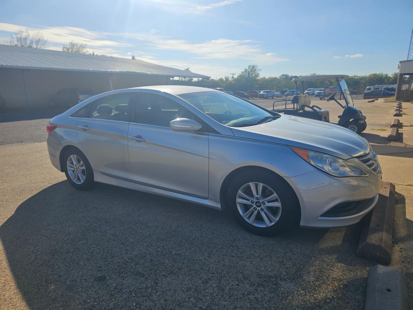 2014 SILVER Hyundai Sonata GLS (5NPEB4AC4EH) with an 2.4L L4 DOHC 16V engine, 6-Speed Automatic transmission, located at 533 S Seven Points BLVD, Seven Points, TX, 75143, (430) 255-4030, 32.313999, -96.209351 - Photo#3