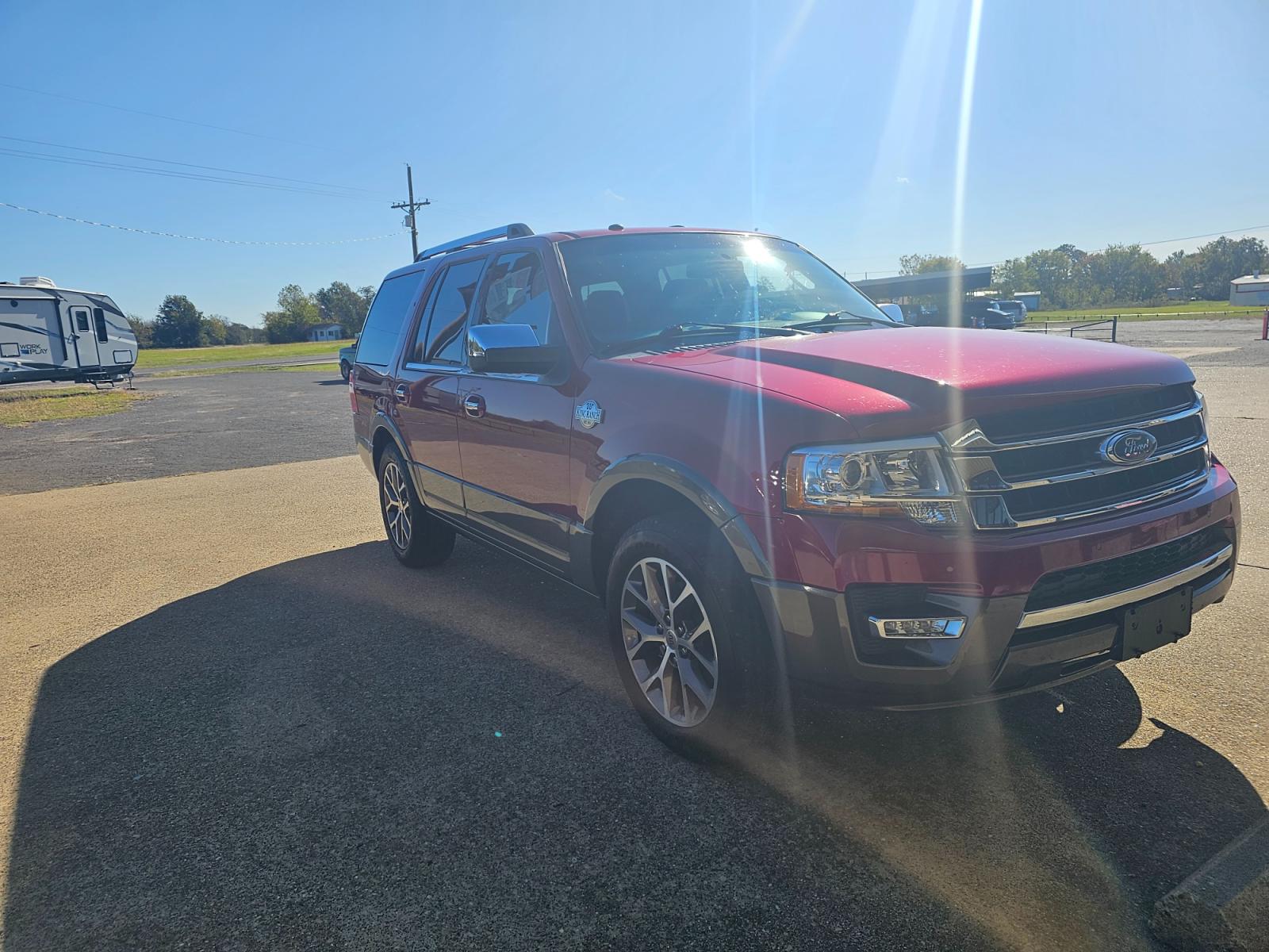 2017 MAROON Ford Expedition XLT 2WD (1FMJU1HT2HE) with an 3.5L V6 DOHC 24V FFV engine, 6A transmission, located at 533 S Seven Points BLVD, Seven Points, TX, 75143, (430) 255-4030, 32.313999, -96.209351 - Photo #1