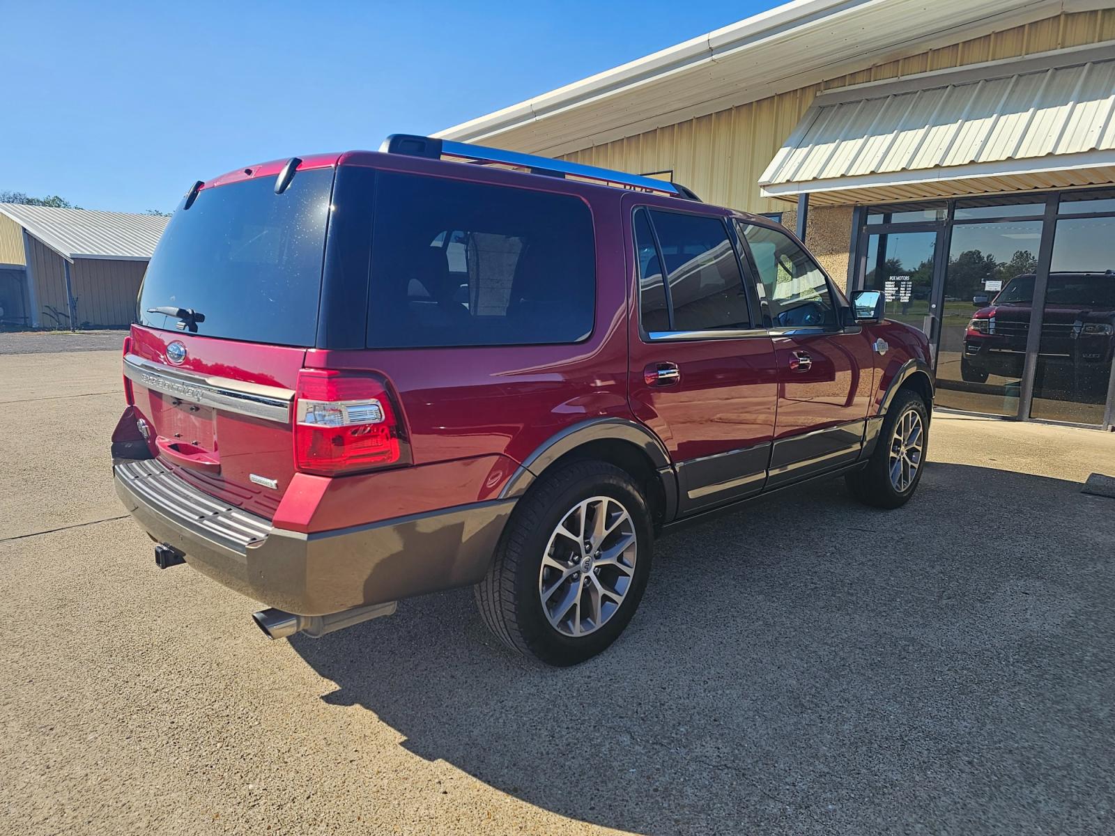 2017 MAROON Ford Expedition XLT 2WD (1FMJU1HT2HE) with an 3.5L V6 DOHC 24V FFV engine, 6A transmission, located at 533 S Seven Points BLVD, Seven Points, TX, 75143, (430) 255-4030, 32.313999, -96.209351 - Photo #2