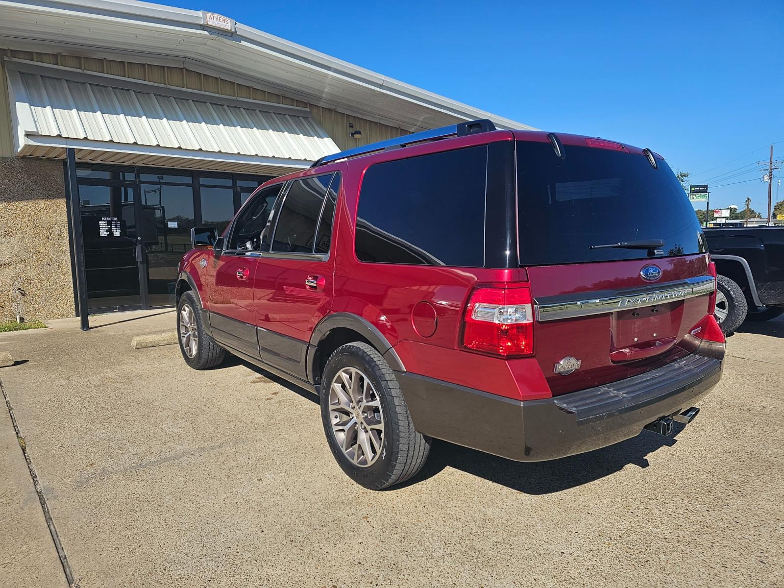 2017 MAROON Ford Expedition XLT 2WD (1FMJU1HT2HE) with an 3.5L V6 DOHC 24V FFV engine, 6A transmission, located at 533 S Seven Points BLVD, Seven Points, TX, 75143, (430) 255-4030, 32.313999, -96.209351 - Photo #3