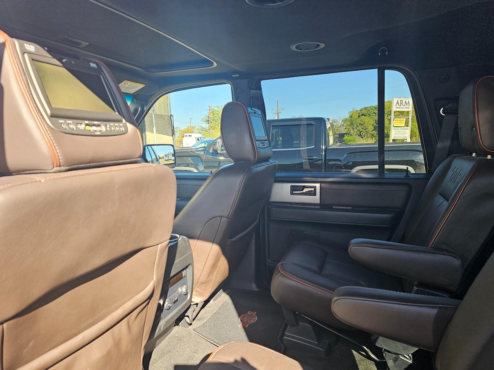 2017 MAROON Ford Expedition XLT 2WD (1FMJU1HT2HE) with an 3.5L V6 DOHC 24V FFV engine, 6A transmission, located at 533 S Seven Points BLVD, Seven Points, TX, 75143, (430) 255-4030, 32.313999, -96.209351 - Photo #5