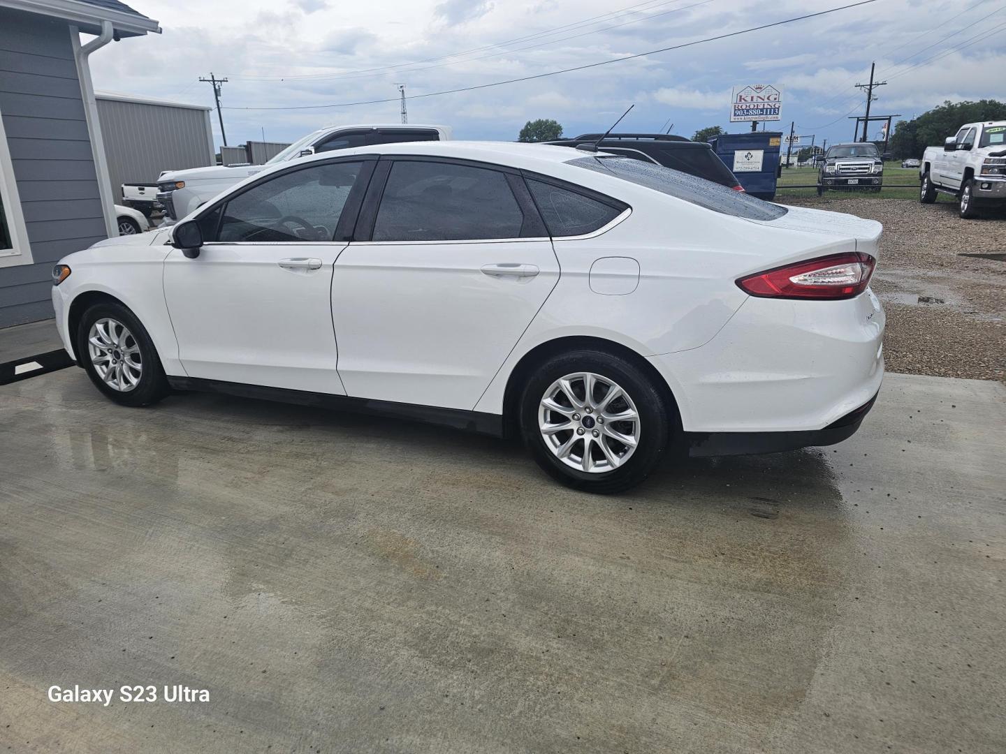 2016 WHITE Ford Fusion S (1FA6P0G70G5) with an 2.5L L4 DOHC 16V engine, 6-Speed Automatic transmission, located at 607 S Seven Points BLVD, Seven Points, TX, 75143, (430) 255-4030, 32.313934, -96.207932 - Photo#3