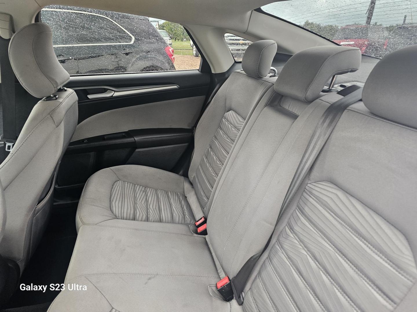 2016 WHITE Ford Fusion S (1FA6P0G70G5) with an 2.5L L4 DOHC 16V engine, 6-Speed Automatic transmission, located at 607 S Seven Points BLVD, Seven Points, TX, 75143, (430) 255-4030, 32.313934, -96.207932 - Photo#5