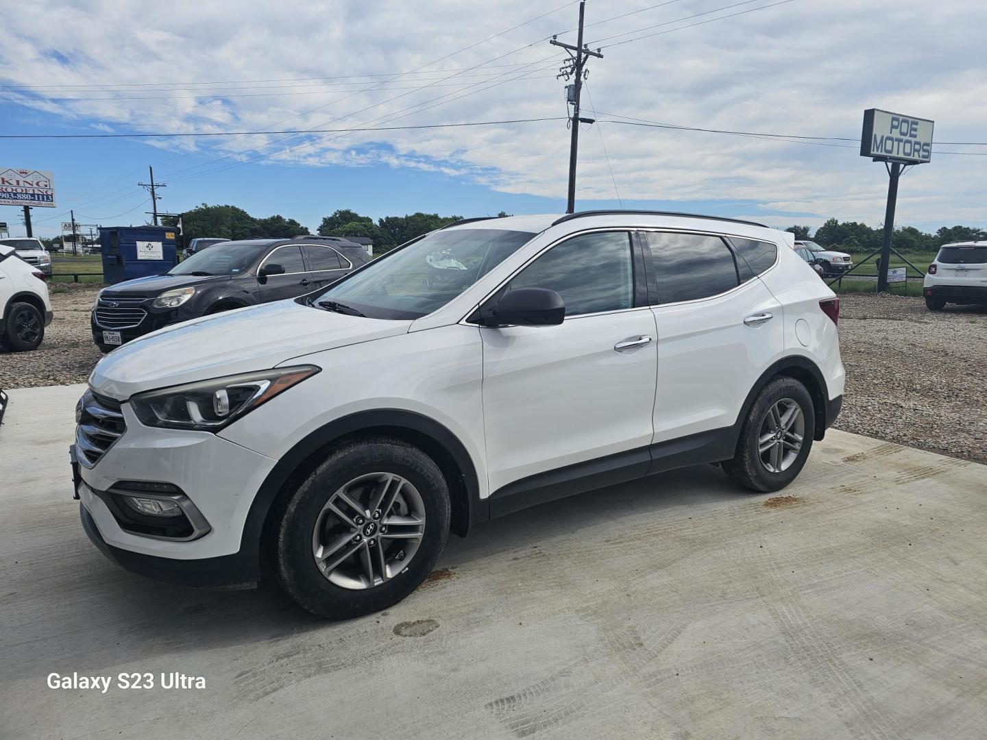 2017 WHITE Hyundai Santa Fe Sport 2.4 FWD (5NMZU3LB8HH) with an 2.4L L4 DOHC 16V engine, 6A transmission, located at 607 S Seven Points BLVD, Seven Points, TX, 75143, (430) 255-4030, 32.313934, -96.207932 - Photo#0