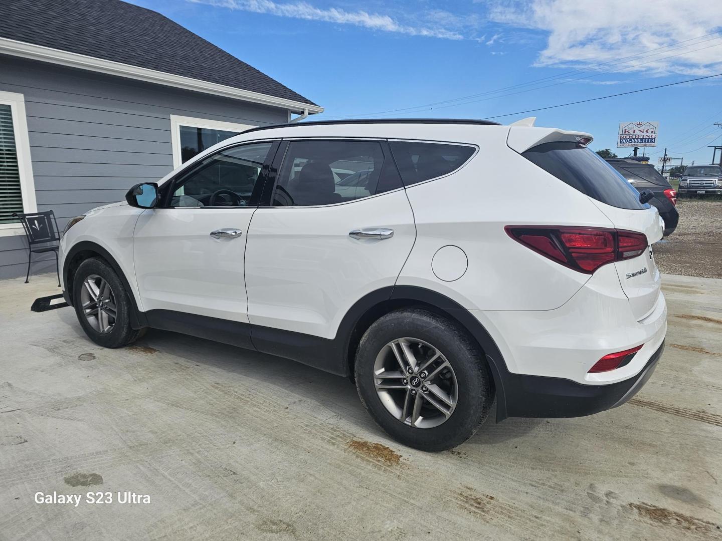2017 WHITE Hyundai Santa Fe Sport 2.4 FWD (5NMZU3LB8HH) with an 2.4L L4 DOHC 16V engine, 6A transmission, located at 607 S Seven Points BLVD, Seven Points, TX, 75143, (430) 255-4030, 32.313934, -96.207932 - Photo#3