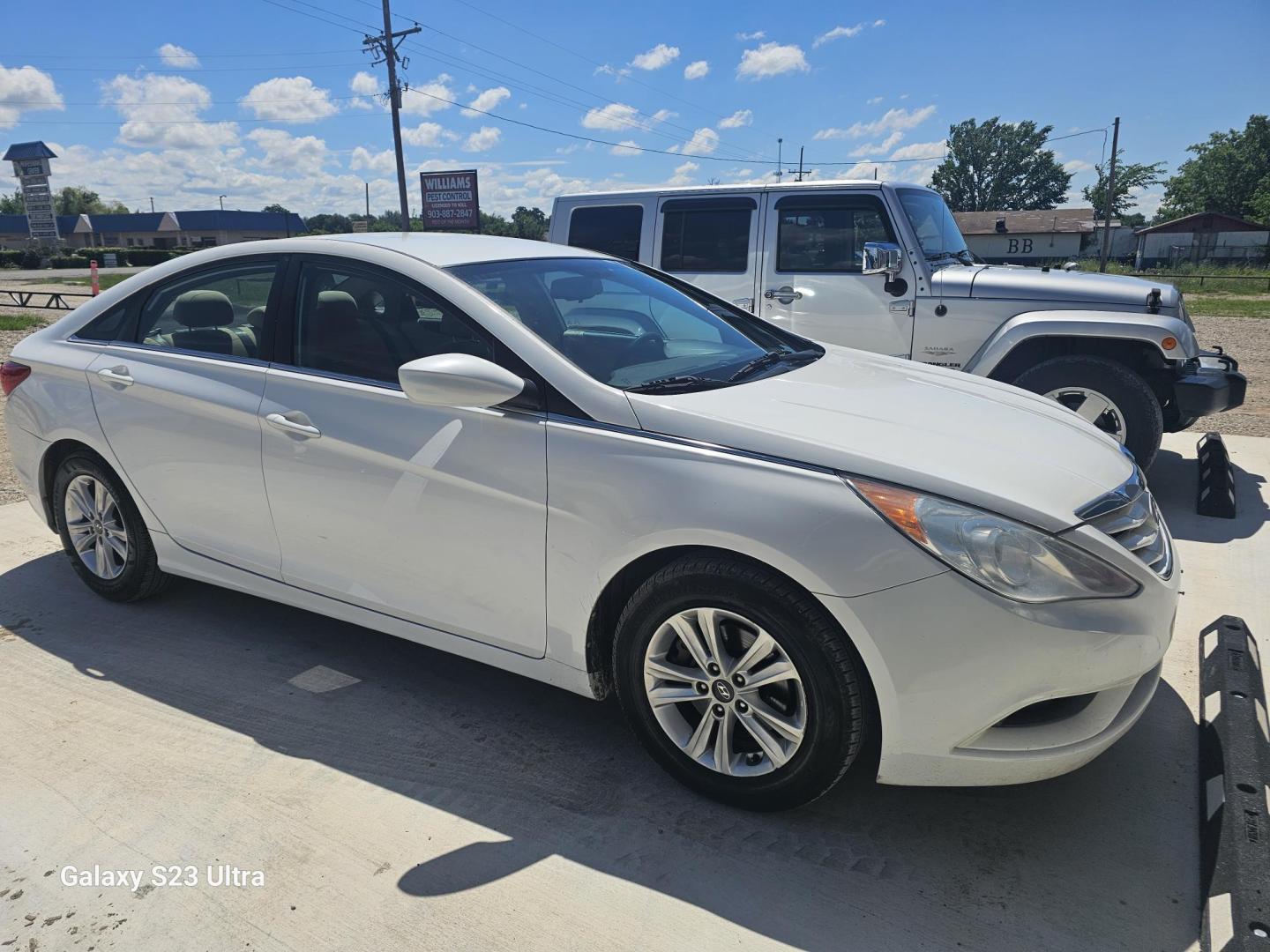 2013 WHITE Hyundai Sonata GLS (5NPEB4AC8DH) with an 2.4L L4 DOHC 16V engine, 6-Speed Automatic transmission, located at 607 S Seven Points BLVD, Seven Points, TX, 75143, (430) 255-4030, 32.313934, -96.207932 - Photo#1