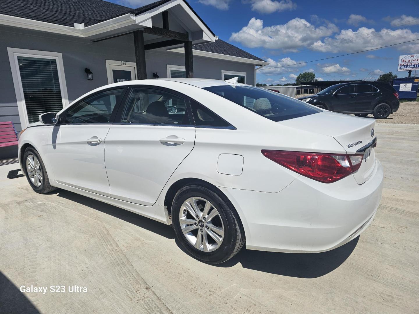 2013 WHITE Hyundai Sonata GLS (5NPEB4AC8DH) with an 2.4L L4 DOHC 16V engine, 6-Speed Automatic transmission, located at 607 S Seven Points BLVD, Seven Points, TX, 75143, (430) 255-4030, 32.313934, -96.207932 - Photo#3