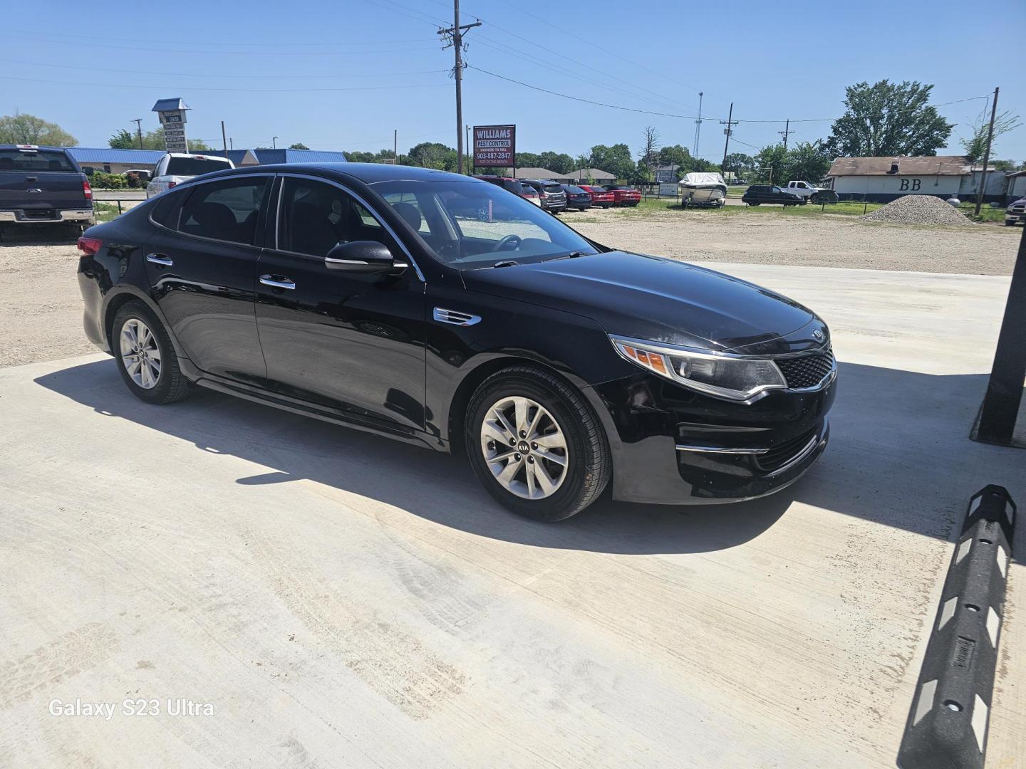 2016 BLACK Kia Optima LX (5XXGT4L38GG) with an 2.4L L4 DOHC 16V engine, 6A transmission, located at 607 S Seven Points BLVD, Seven Points, TX, 75143, (430) 255-4030, 32.313934, -96.207932 - Photo#1