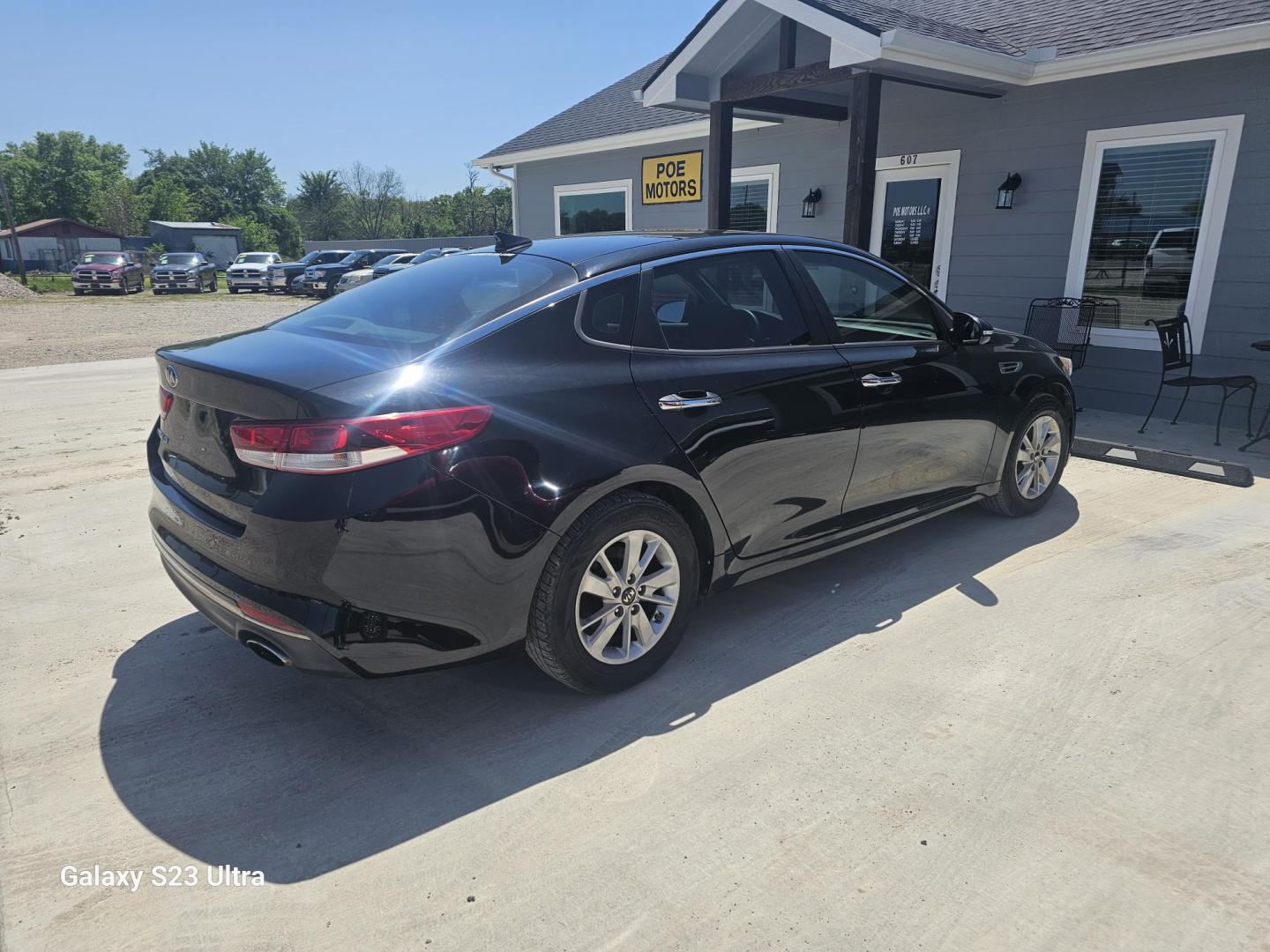2016 BLACK Kia Optima LX (5XXGT4L38GG) with an 2.4L L4 DOHC 16V engine, 6A transmission, located at 607 S Seven Points BLVD, Seven Points, TX, 75143, (430) 255-4030, 32.313934, -96.207932 - Photo#2