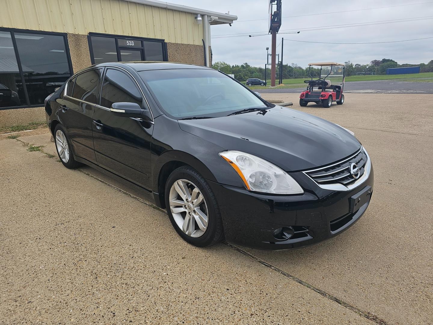 2011 BLACK NISSAN ALTIMA 3.5 SR (1N4BL2APXBN) with an 3.5L V6 DOHC 24V engine, CVT transmission, located at 533 S Seven Points BLVD, Seven Points, TX, 75143, (430) 255-4030, 32.313999, -96.209351 - Photo#1