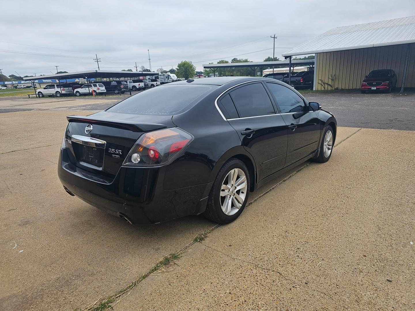 2011 BLACK NISSAN ALTIMA 3.5 SR (1N4BL2APXBN) with an 3.5L V6 DOHC 24V engine, CVT transmission, located at 533 S Seven Points BLVD, Seven Points, TX, 75143, (430) 255-4030, 32.313999, -96.209351 - Photo#2