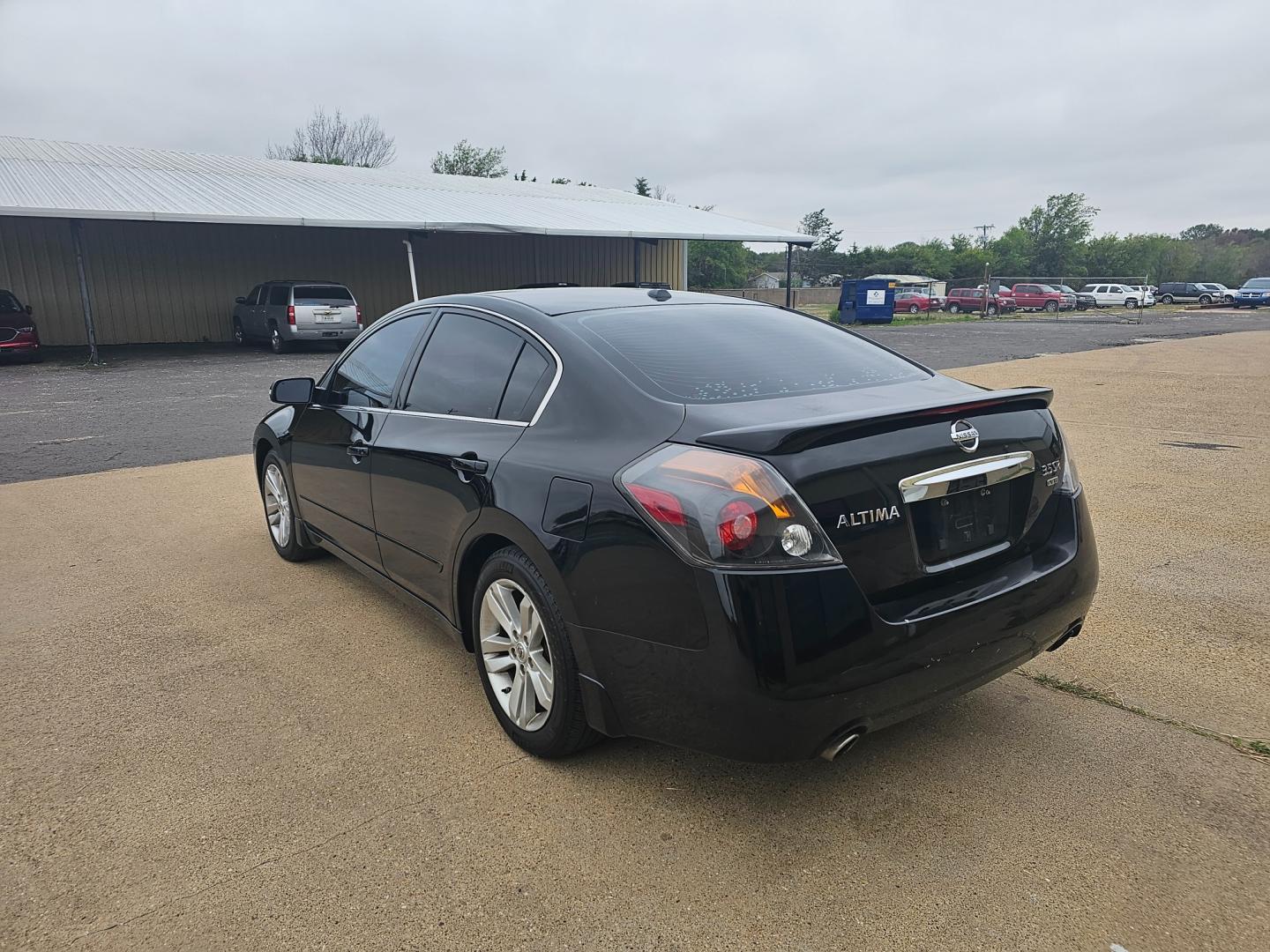 2011 BLACK NISSAN ALTIMA 3.5 SR (1N4BL2APXBN) with an 3.5L V6 DOHC 24V engine, CVT transmission, located at 533 S Seven Points BLVD, Seven Points, TX, 75143, (430) 255-4030, 32.313999, -96.209351 - Photo#3